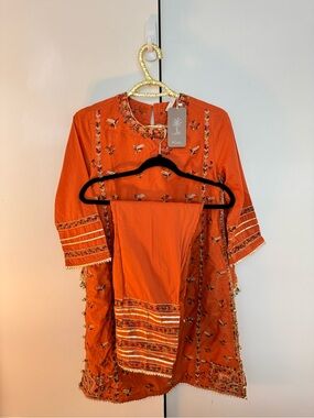ETHNC Embroidered 2 pc Suit 🧡 Gorgeous Gota Detailing  🧡 Brand with tags